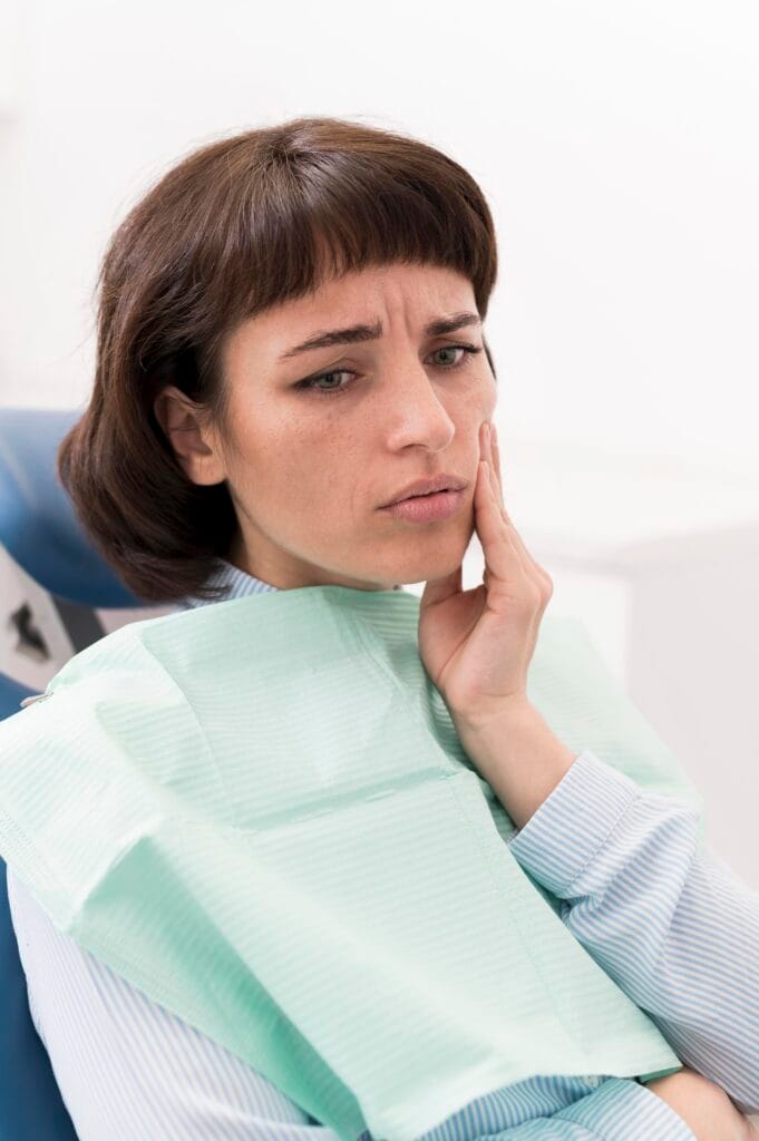 Gengive ritirate con recessione gengivale, denti più lunghi e sensibilità dentale al freddo